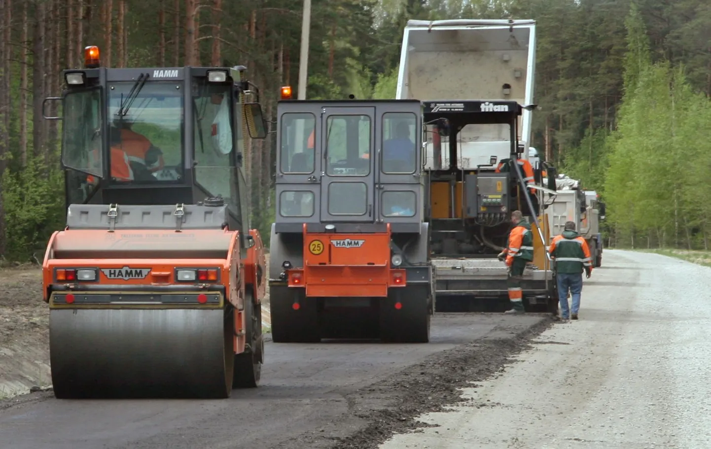 Tõstamaa kandis saab 700 meetrit teed tolmuvaba katte.