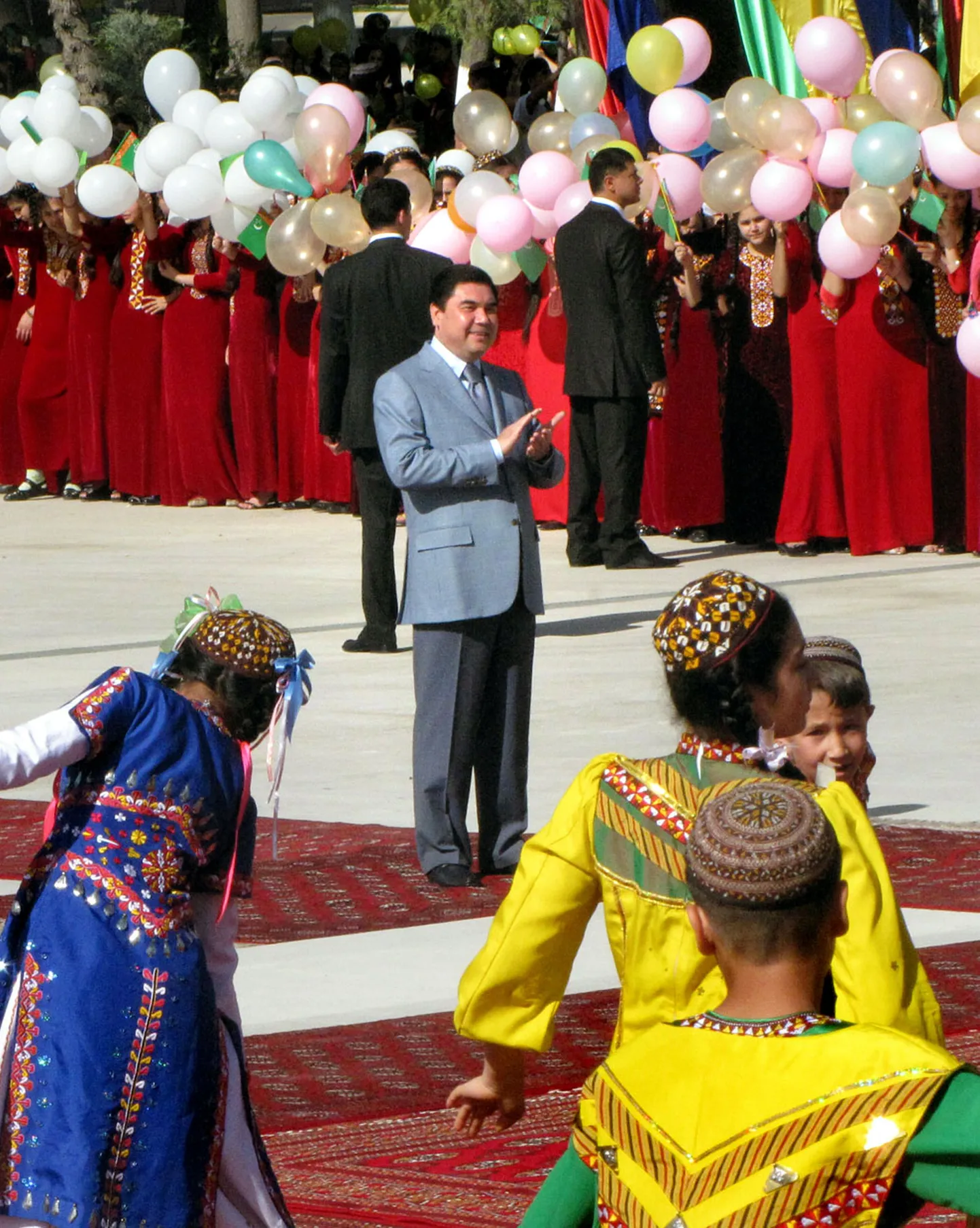 Türkmenistani president Gurbangulõ Berdõmuhhamedov pealinna Ašgabati tsirkuses.