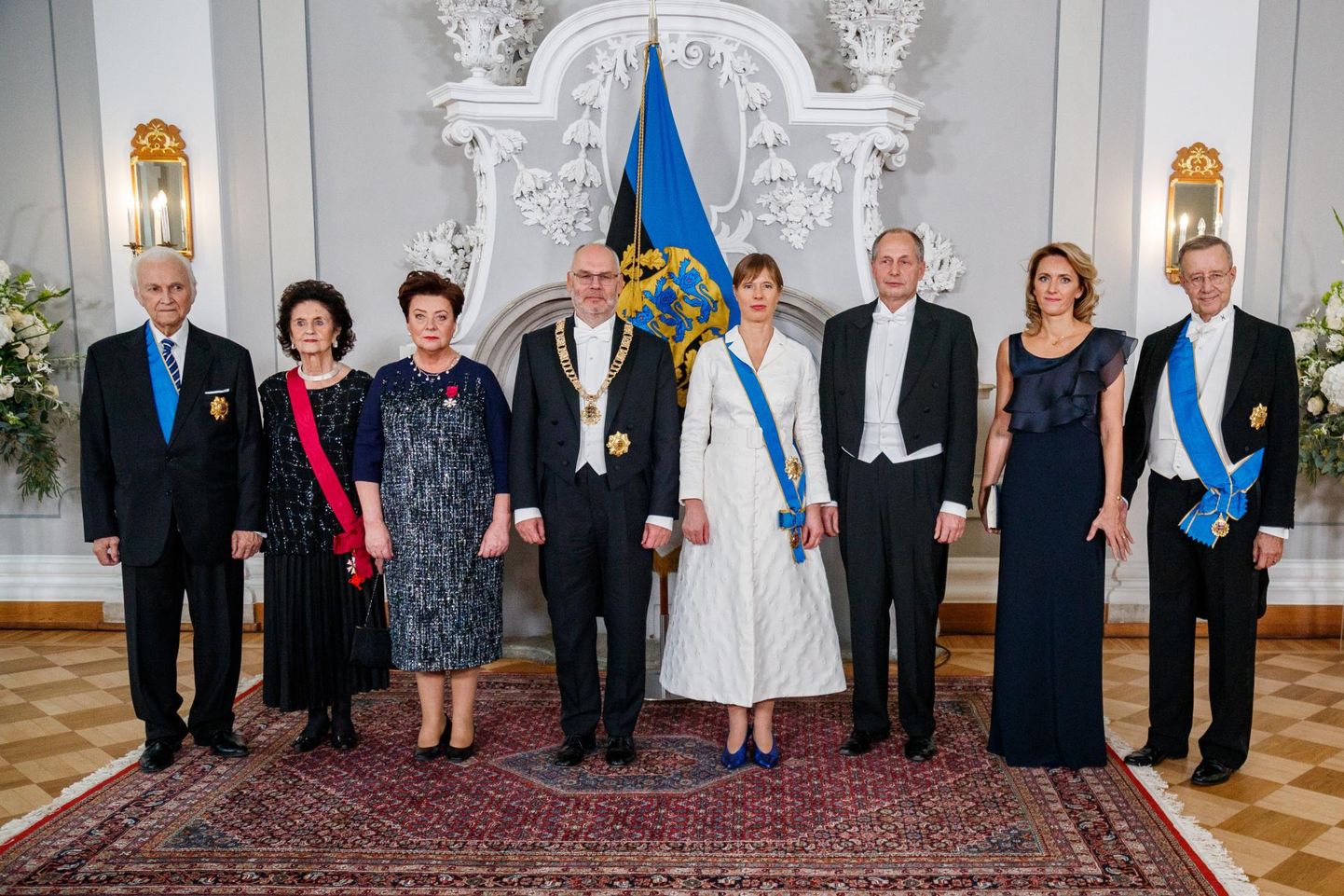 Eesti presidente hindasid võõrsil elavad eestlased hästi. Fotol vasakult Arnold ja Ingrid Rüütel, Sirje ja Alar Karis, Kersti Kaljulaid ja Georgi-Rene Maksimovski, Ieva ja Toomas Hendrik Ilves.