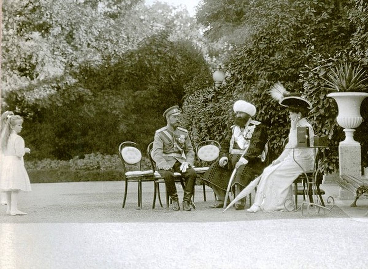 Imperaator Nikolai II ja Aleksandra Fjodorovna kohtumine Buhhaara emiiriga. Livadia, 1909. aastal.