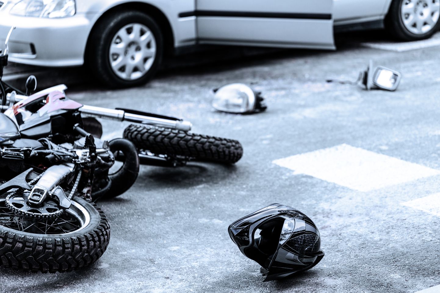 Мотоцикл после аварии. Иллюстративное фото