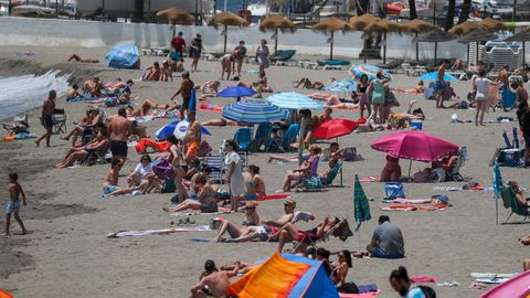 Hispaania kuurortlinn eitab plaani trahvida merre urineerivaid inimesi