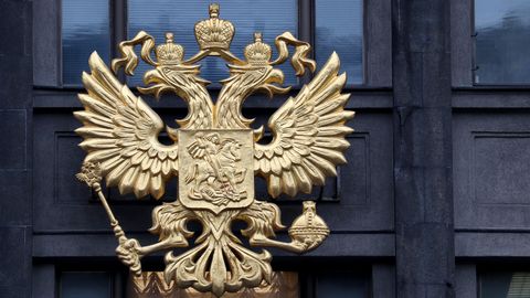 Придется подписывать документ: в России хотят изменить правила въезда для иностранцев