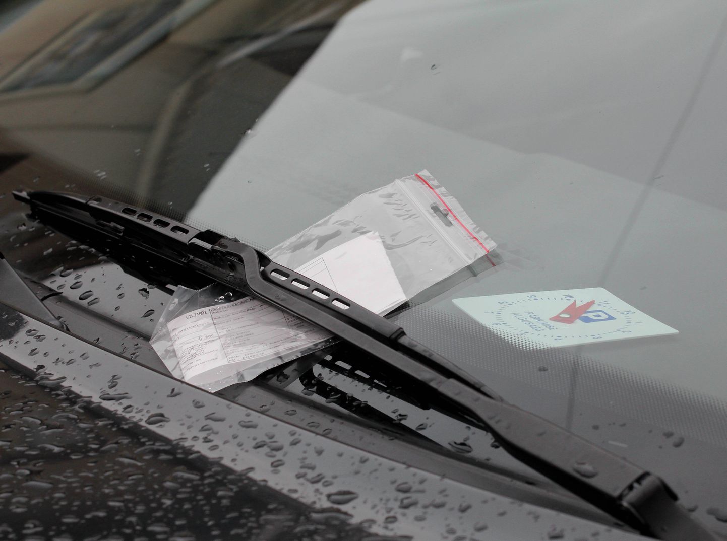 Parkimistrahvi kolmas eksemplar tuleb saata autoomanikule e-postkasti.