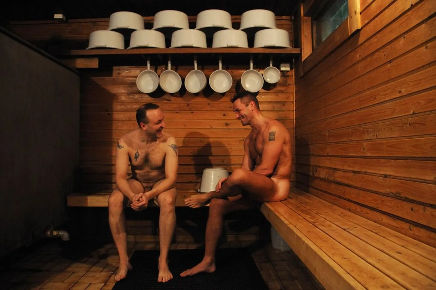 Soome mehed saunas: dokumentaalfilm «Eluaur» sai Pärnu filmifestivali žürii peaauhinna kunstilise teostuse eest, oli Euroopa Filmiauhinna 2010 nominent ning kandideeris parima võõrkeelse filmi Oscarile.