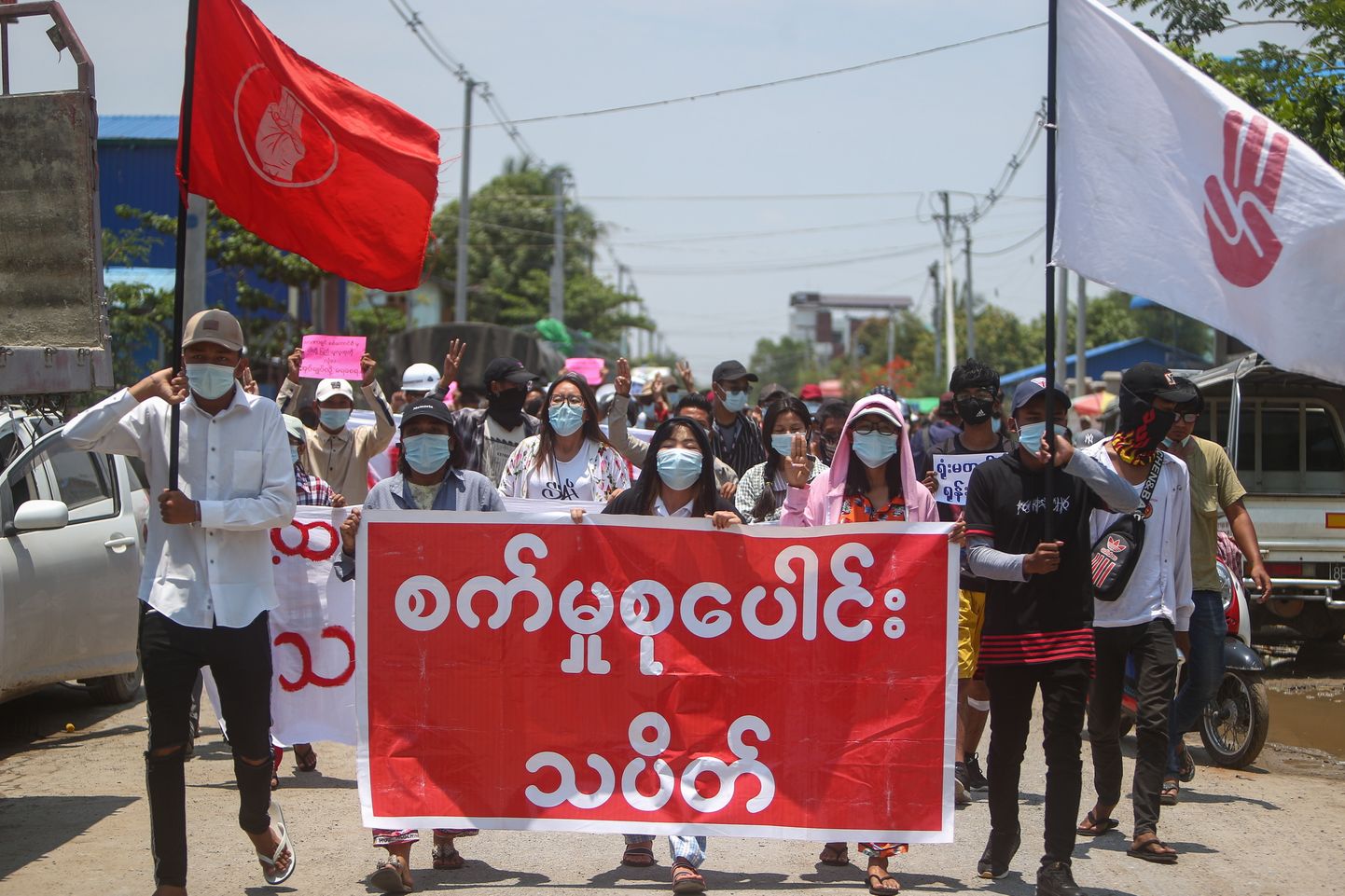 Sõjaväelise riigipöörde vastased meeleavaldajad Mandalays.