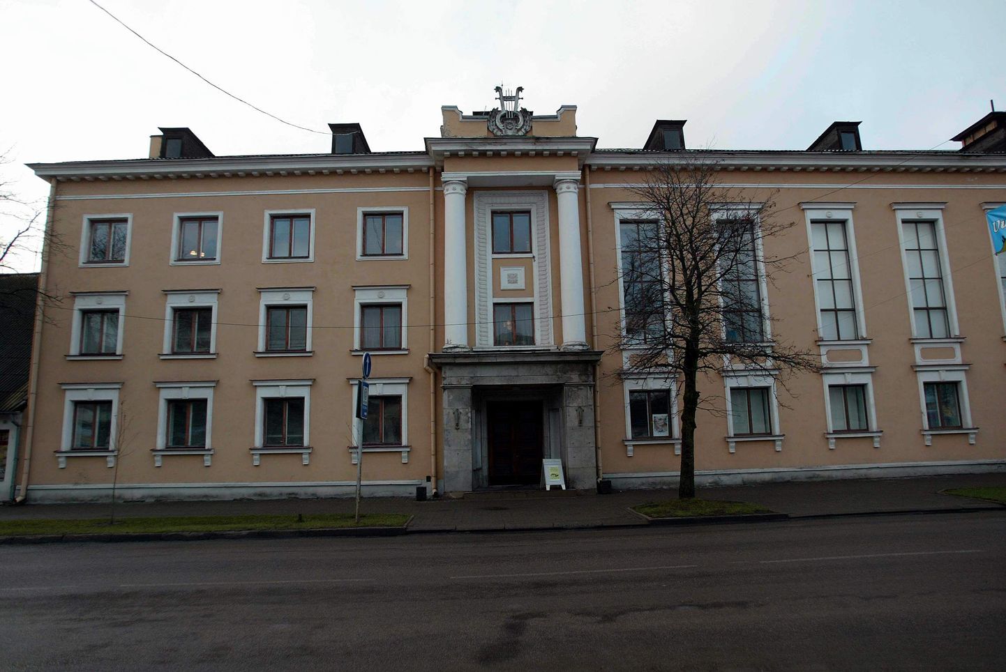 Täna on Viljandi kultuurimajas tasuta kevadkontserdi «Kooliranitsa lood».