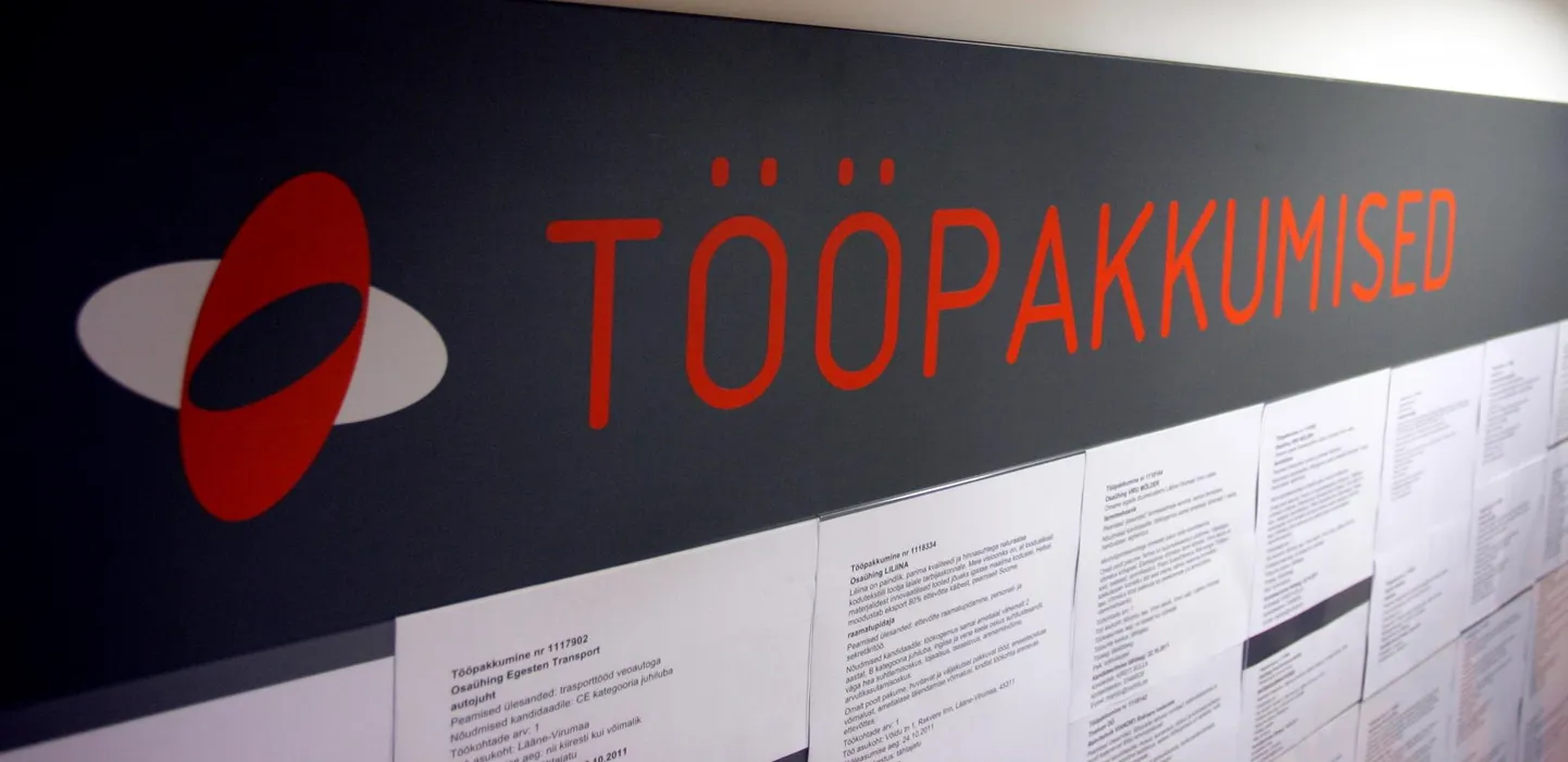 Tööpakkumiste stend töötukassa Lääne-Virumaa osakonnas.