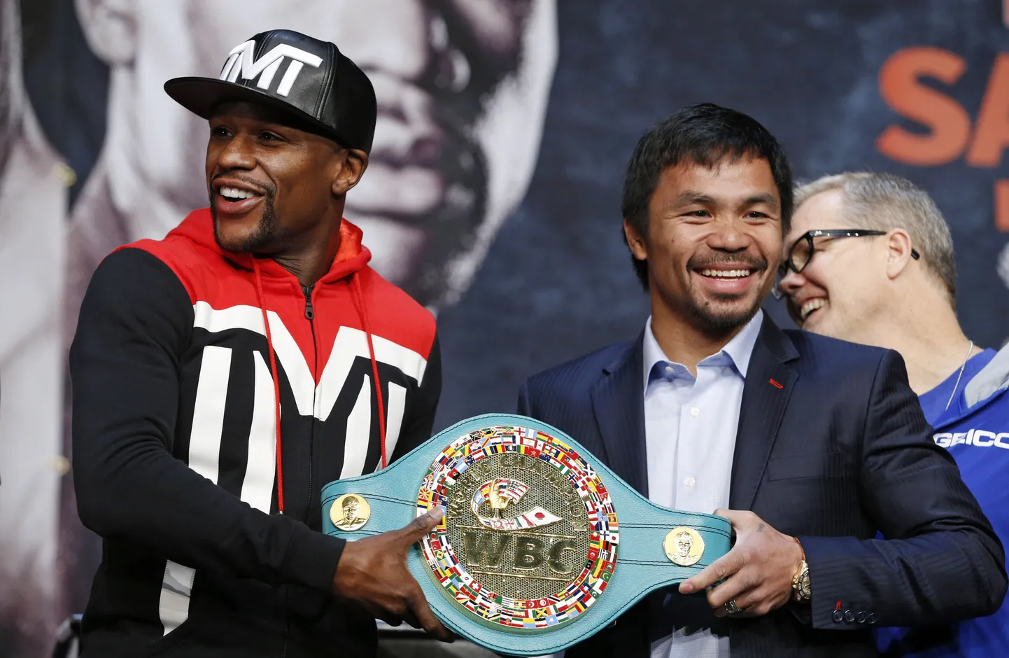 Eesti aja järgi ööl vastu pühapäeva peetakse Las Vegases oodatud poksimatš, kus kergkeskkaalus lähevad vastamisi ameeriklane Floyd Mayweather jr ja filipiinlane Manny Pacquiao. Eile toimus Las Vegases ka matši ametlik kaalumine. Kaalumist oli vaatamas 11 500 inimest ning piletid kaalumisele maksid kuni 600 USA dollarit.