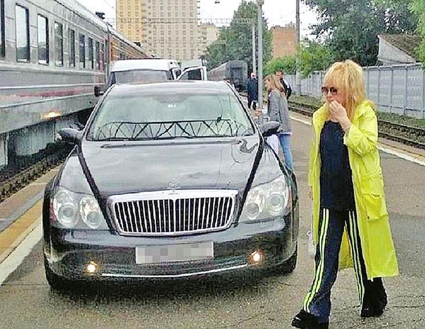 Тот самый автомобиль, который подвез Аллу Пугачева к поезду.