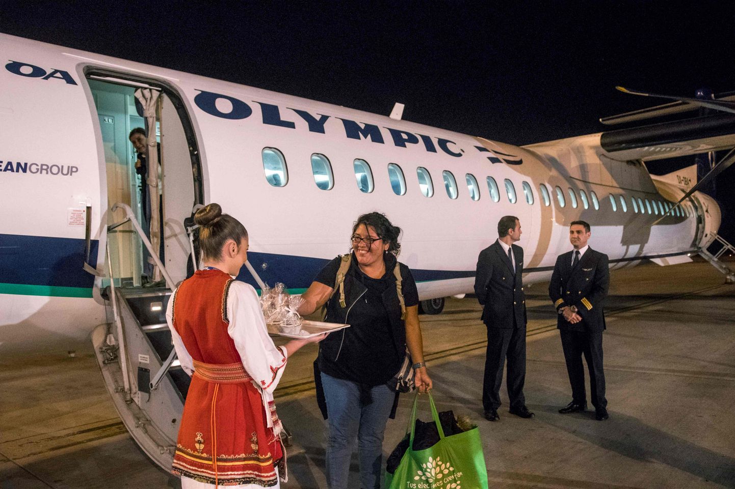 Eile õhtul esimese lennuga Ateenast Skopjesse saabunud reisijaid tervitati Makedoonias maiustustega.
