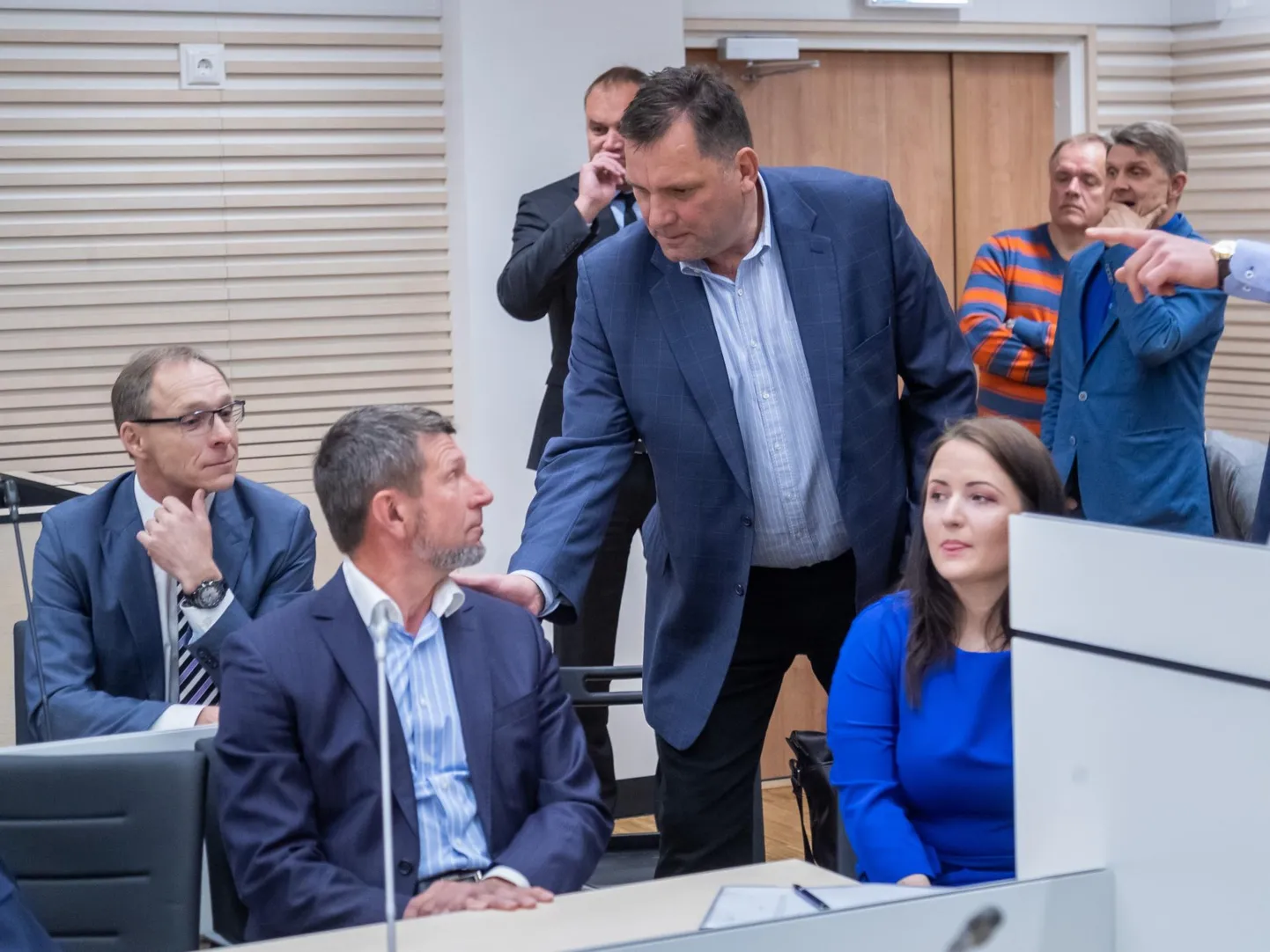 Harju maakohtus algas protsess altkäemaksu võtmises ja rahapesus süüdistatavate Tallinna Sadama eksjuhtide Allan Kiili (seisab) ja Ain Kaljuranna (istub) üle.