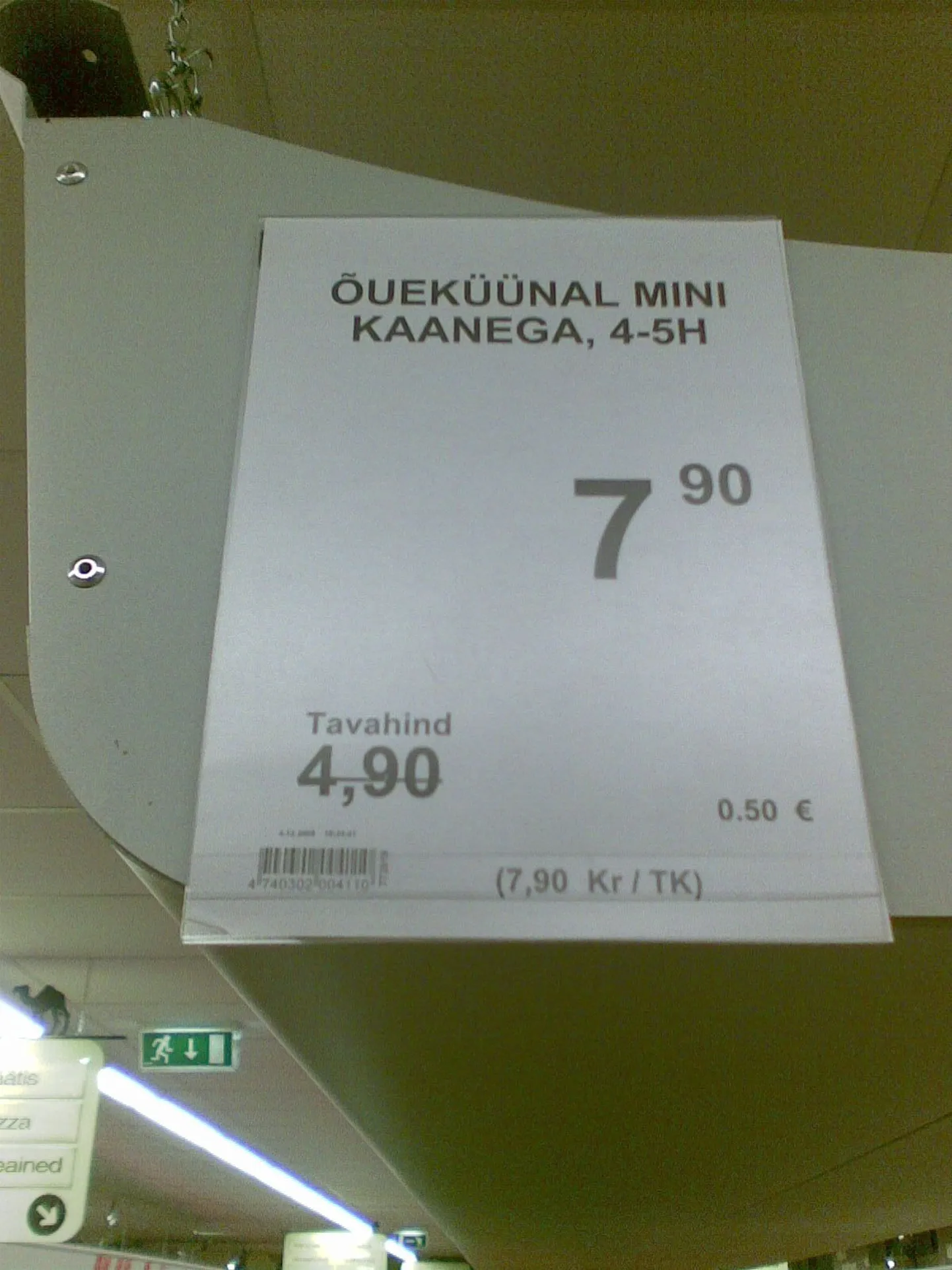 Hinnasilti lugedes selgub, et praegu maksavad õueküünlad Säästumarketis tavapärasest ligi 40 protsenti rohkem. Kunded on rahul, et pood neid ootamatult kerkinud hindade eest hoiatab.