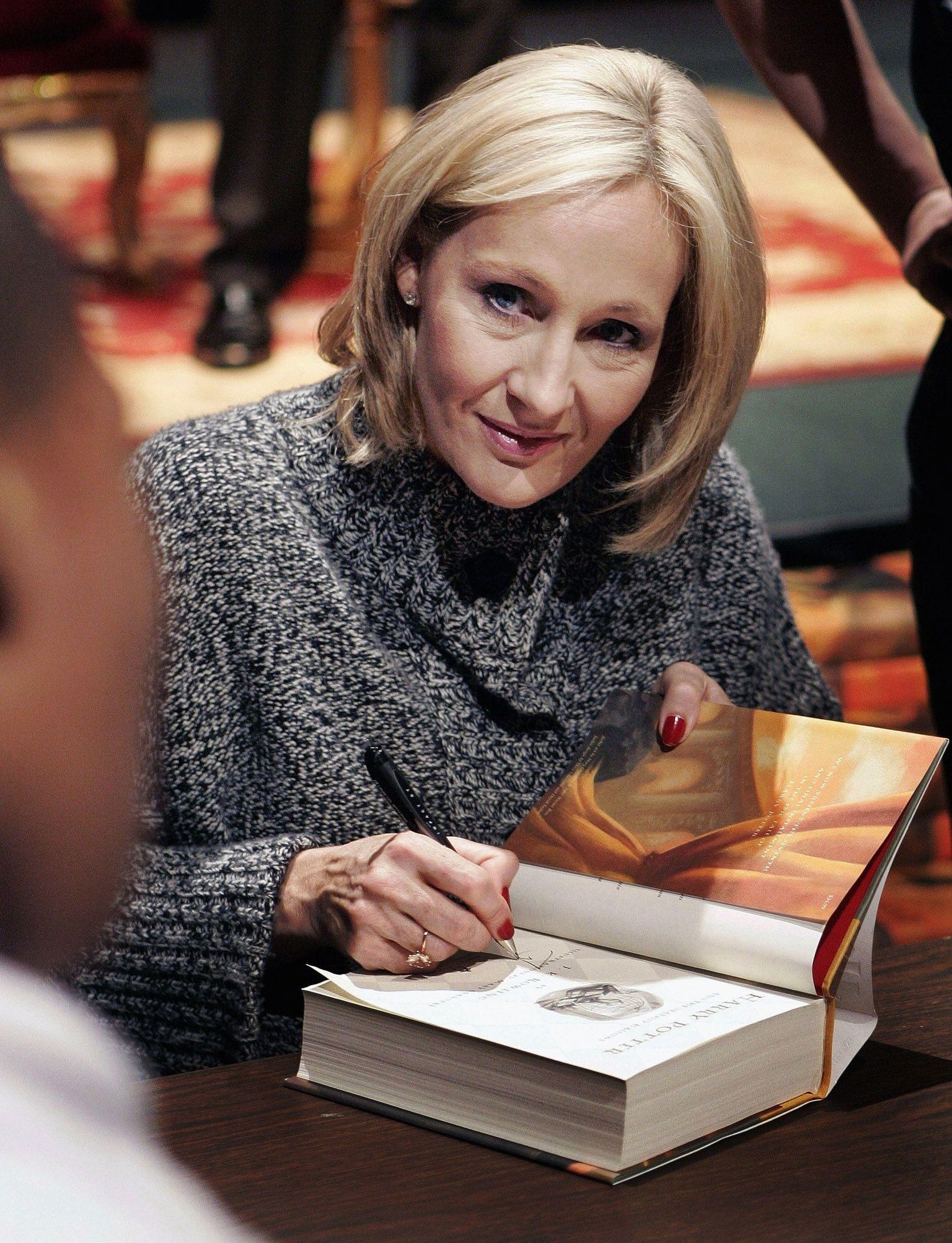 J. K. Rowling ilmutas põneva krimiromaani «Surmav valge» Robert Galbraithi nime all.
