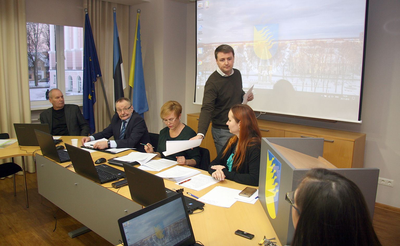 Kui Kohtla-Järvel loodud nelikliidu kõik 13 häält peavad, võtab Eduard Odinets sisse linnavolikogu esimehe koha, kus on aastaid olnud Riina Ivanova.