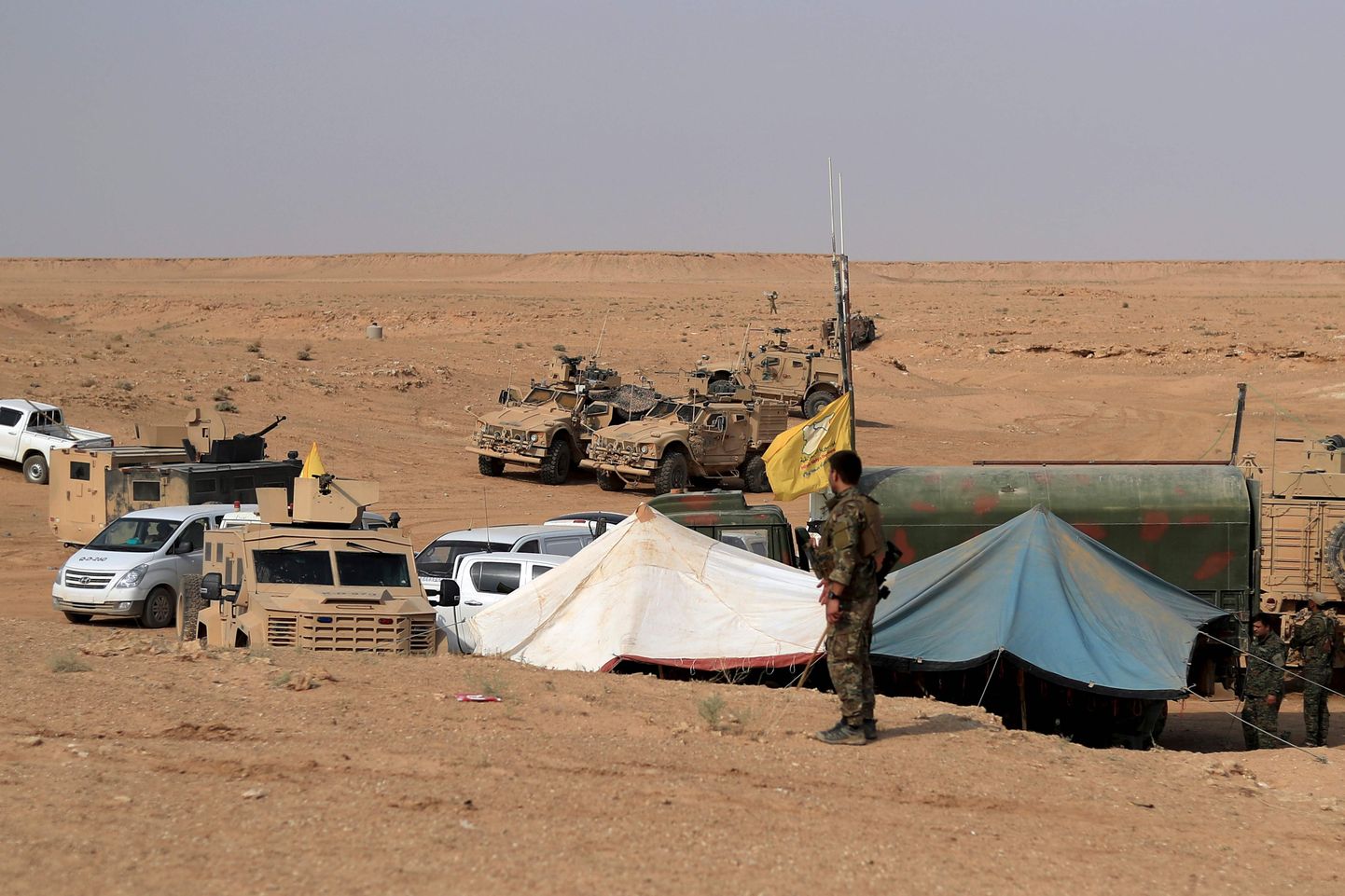 Süüria Demokraatlike Jõudude (SDF) võitlejad Deir Ezzori provintsis Süüria ja Iraagi piiri lähistel.