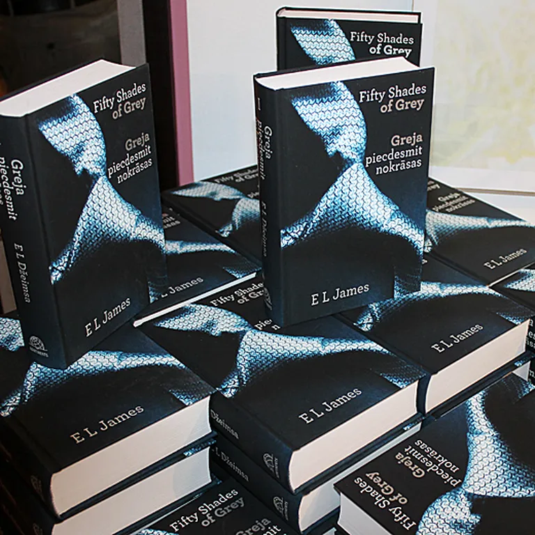 Kaislību pilnais bestsellers, kurā tiek apspriestas visdažādākās seksa darbības. Grāmata rosina iztēli un iekārdina kaislīgām mīlas rotaļām
