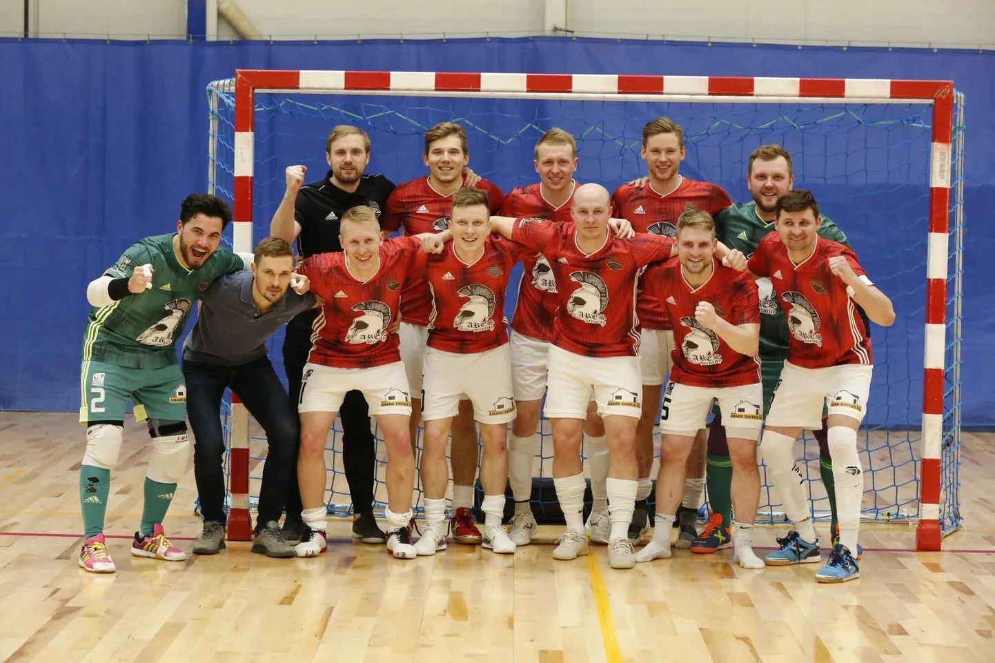 Saalijalgpalli meistriliigas finaali pääsenud Ravens Futsali meeskonnal puudub treener ning taktika panevad mängijad koos paika.