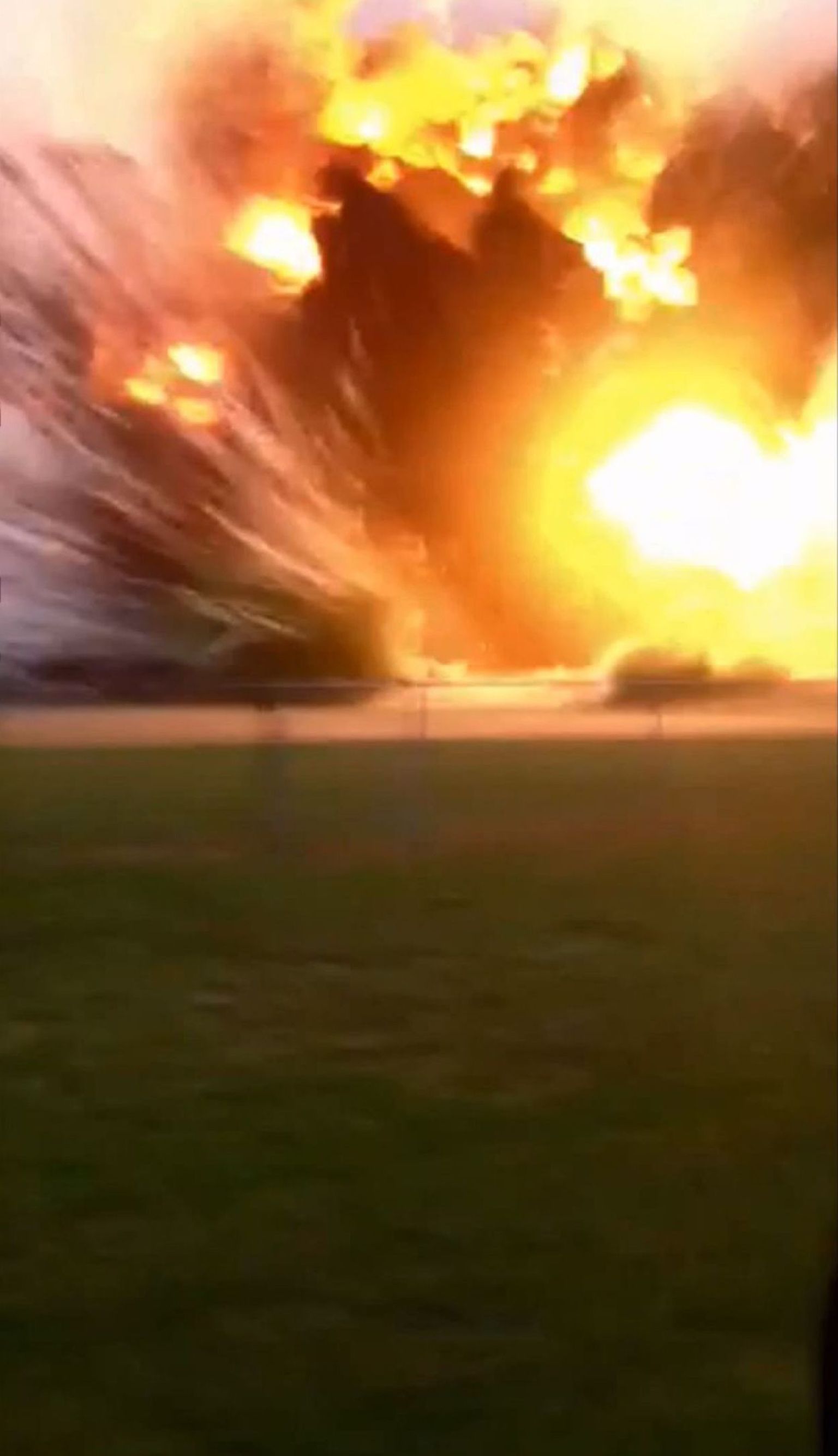 Aamatöörvideo kaader Texase Westi väetisetehase plahvatusest