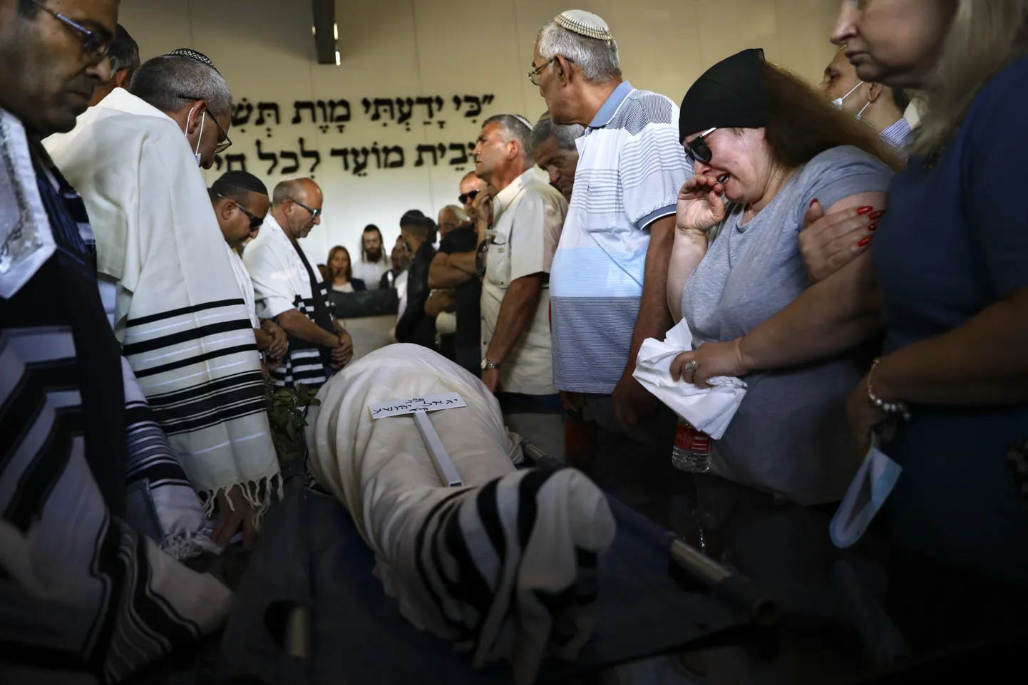 Leinajad Lodi rahutustes surnud Yigal Yehoshua matustel 18. mail.