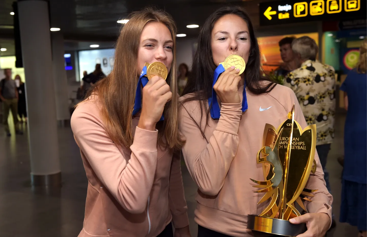 Тина Граудиня и Анастасия Кравченок