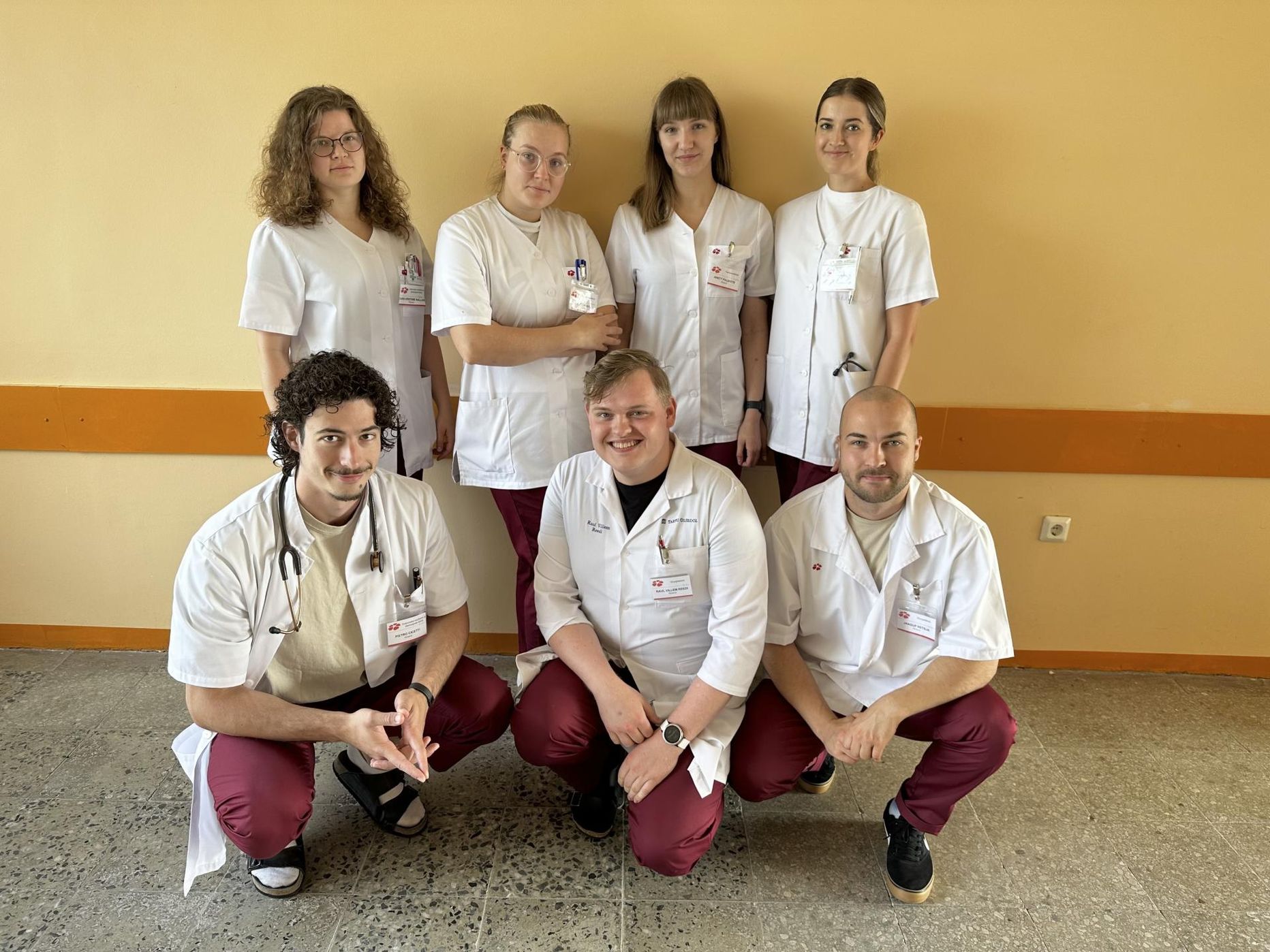 Viljandi haiglas alustasid tööd tudengitest abiarstid.