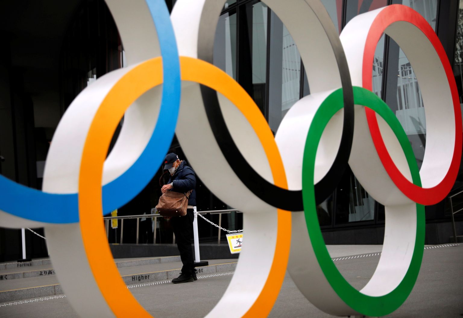 Tokyo olümpia toimumine on koroonaviiruse laialdase leviku tõttu jätkuvalt küsimärgi all.