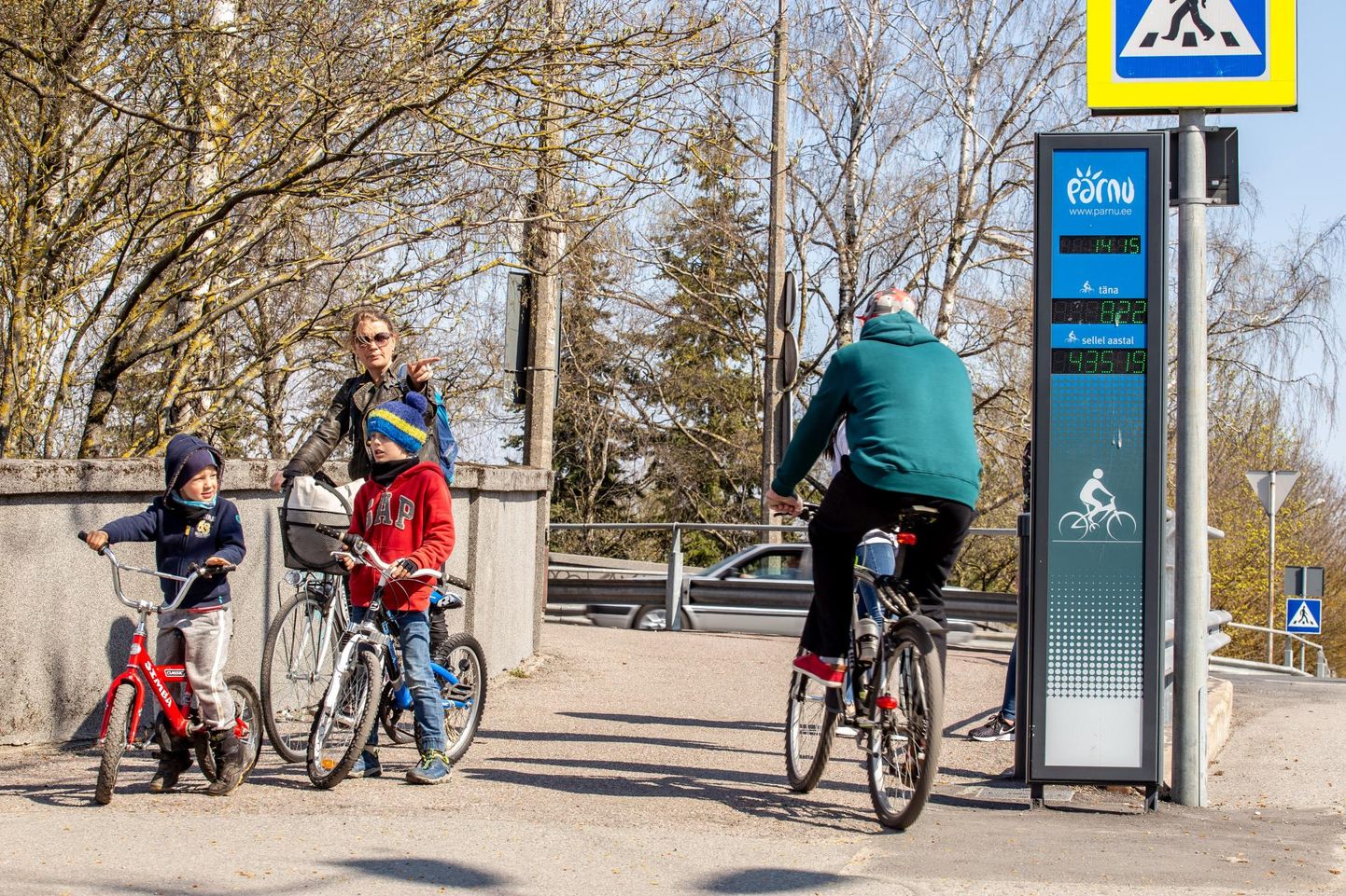 Pärnu kliimakava näeb ette, et inimesed liiguksid auto asemel rohkem jalgratta või ühistranspordiga.
