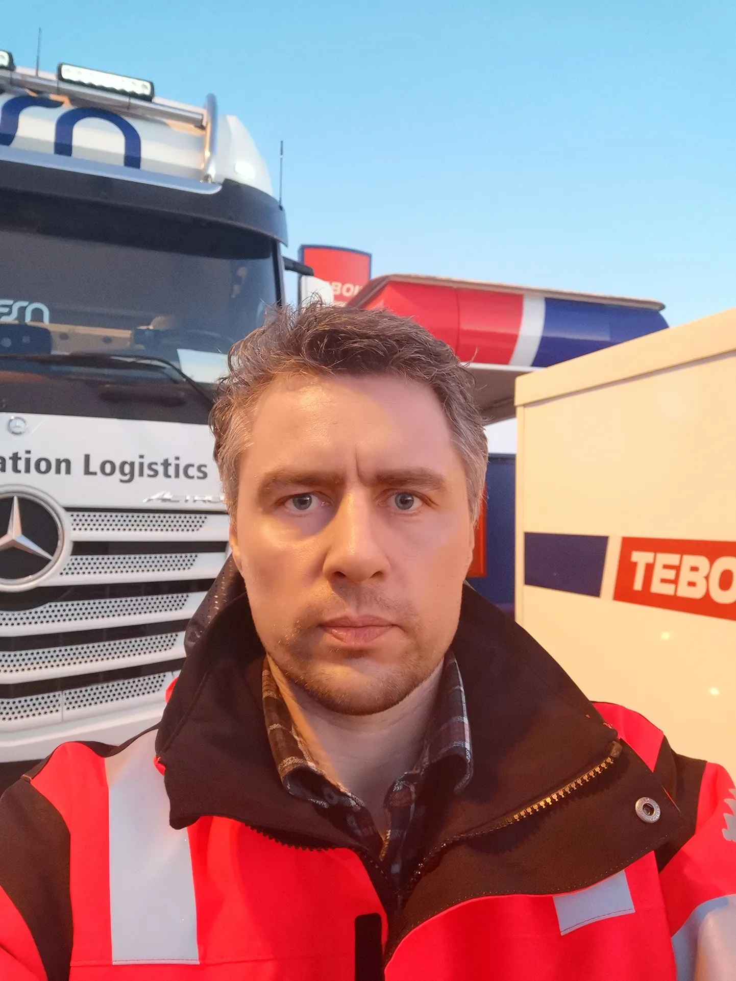 Tiit Ojala ei looda kojujäämisele ega  riigi abile, vaid eelistab ise tööga leiva lauale teenida. Kaugsõiduautojuhtidel on praegu kiired ajad.