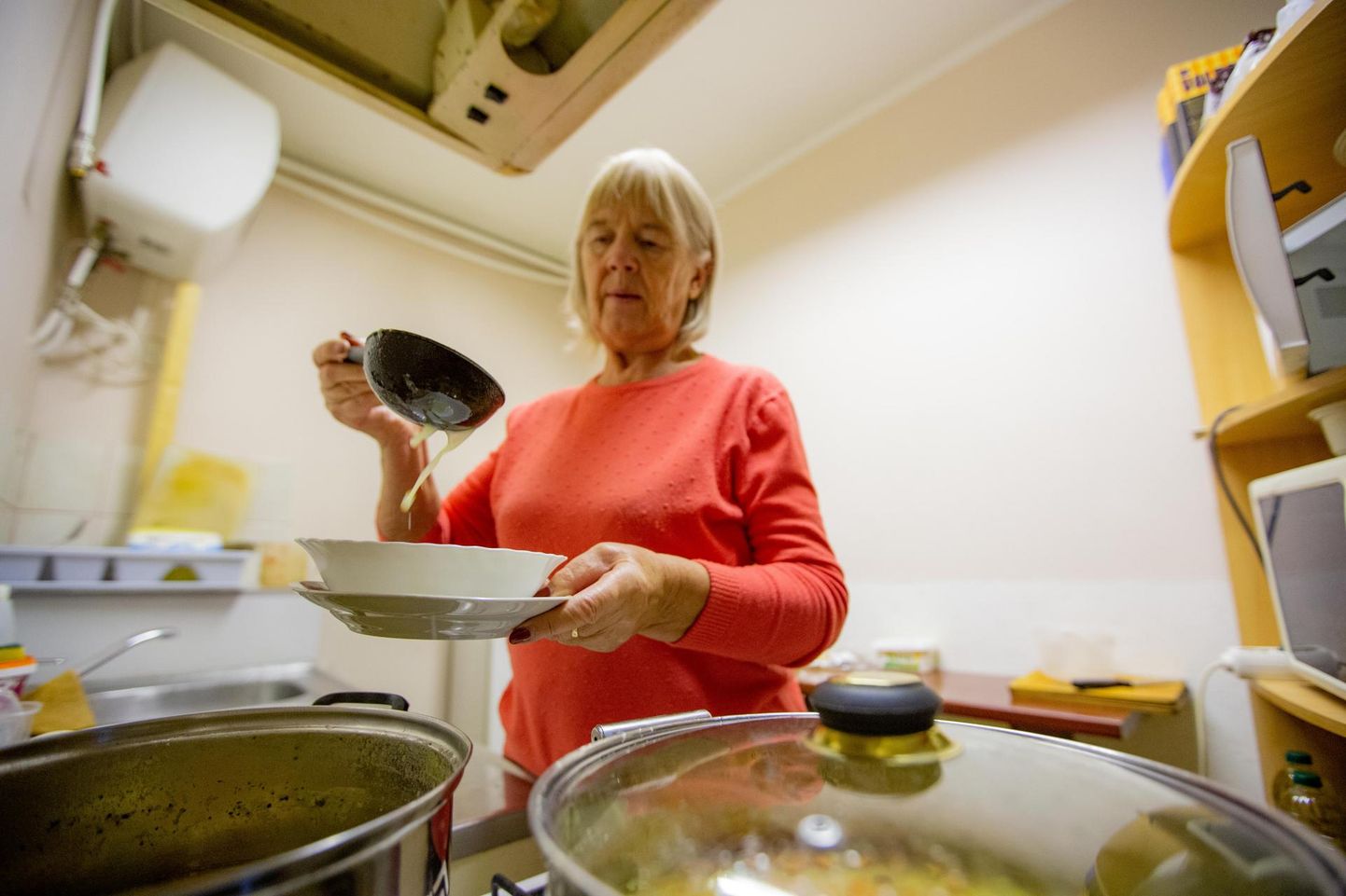 Rakvere supiköögi perenaine Katrin Vändrik on valmis kohe sooja leemekest pakkuma.