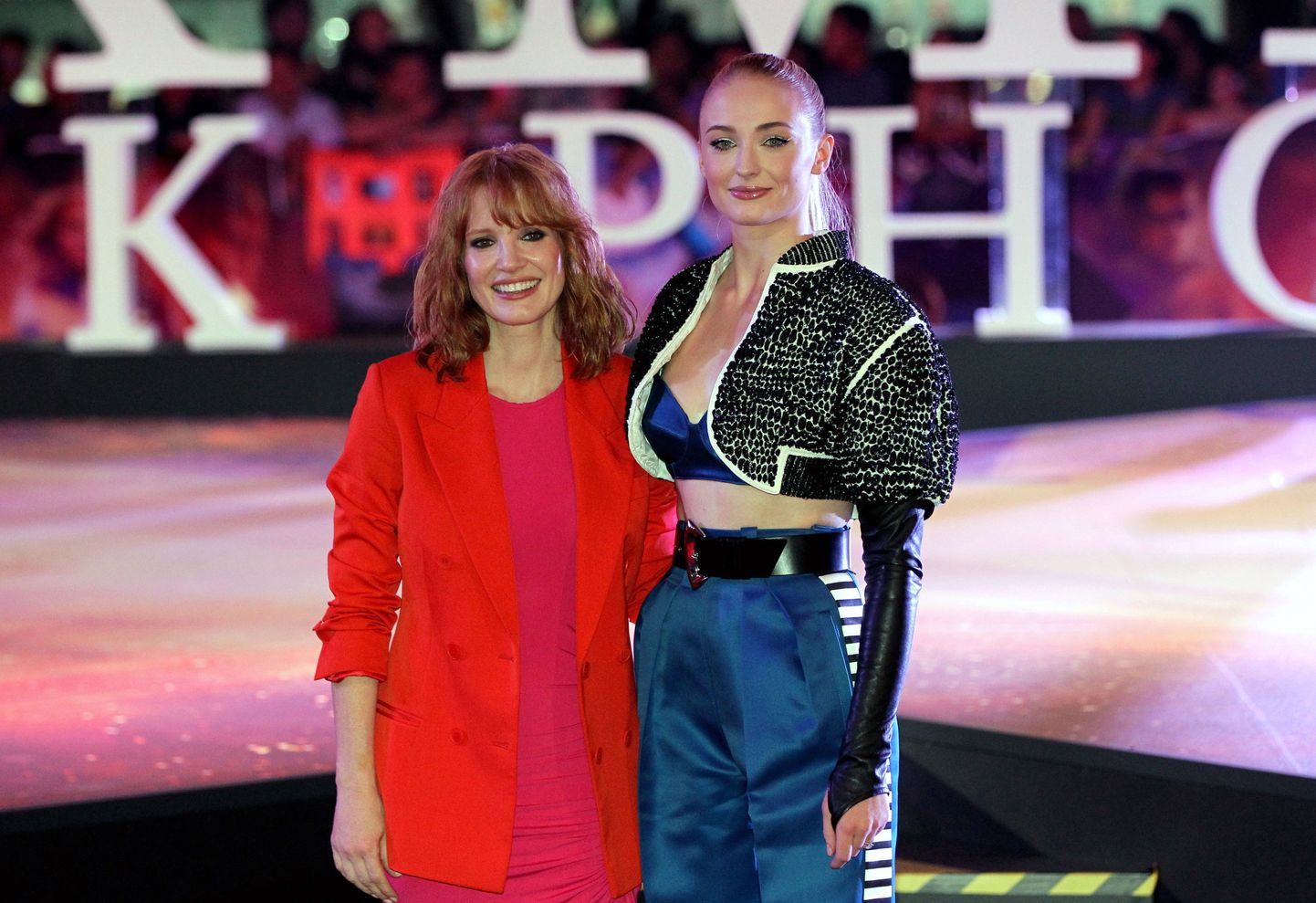 Näitlejad Jessica Chastain ja Sophie Tuner «X-Mehed: Tume Fööniks» Mexico City esilinastusel