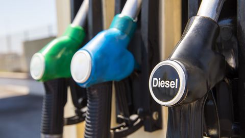 Эксперт объясняет, почему дизельное топливо становится дороже бензина
