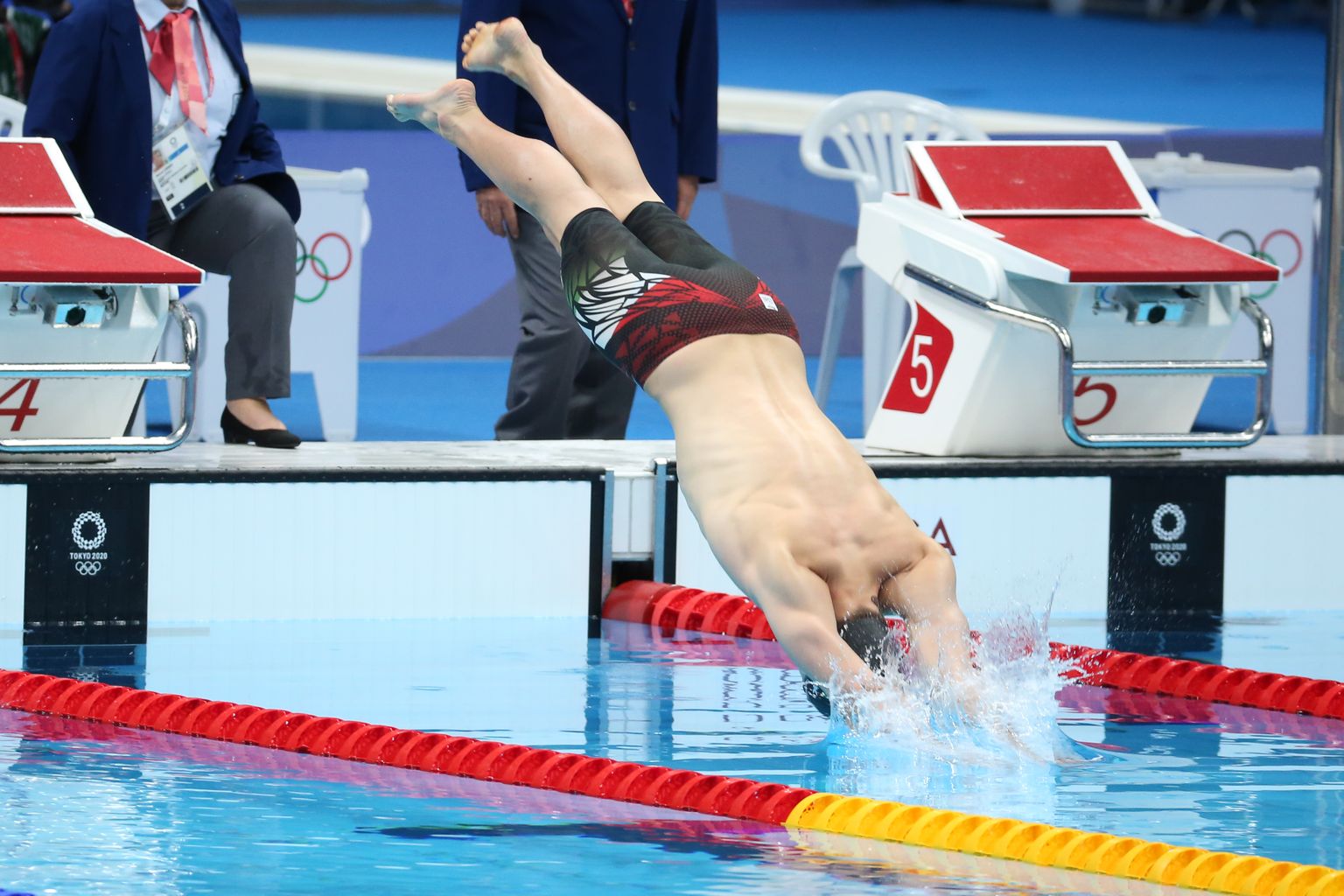 Ungarlane Kristof Milak Tokyo olümpia meeste 200 meetri liblikujumise stardis. Ta võitis ajaga 1.51,25, mis on olümpiarekord