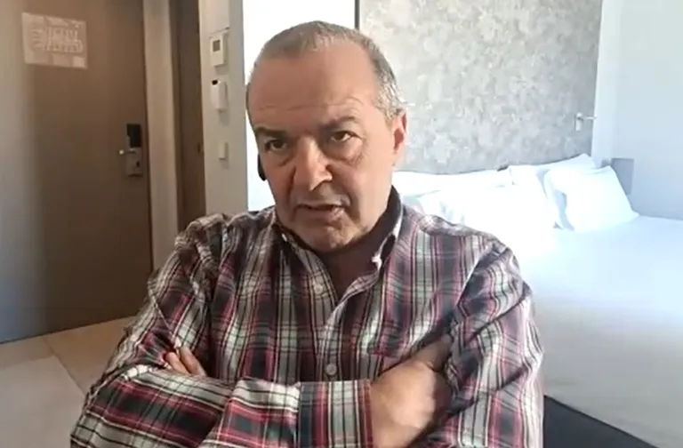 Виктор Шендерович во время интервью для Rus.Postimees, апрель 2023 года.