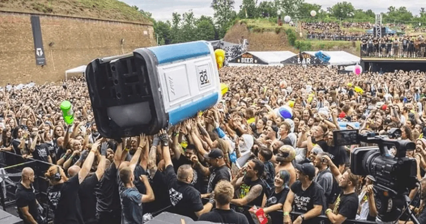 Gutalaxi esinemine festivalil Brutal Assault.