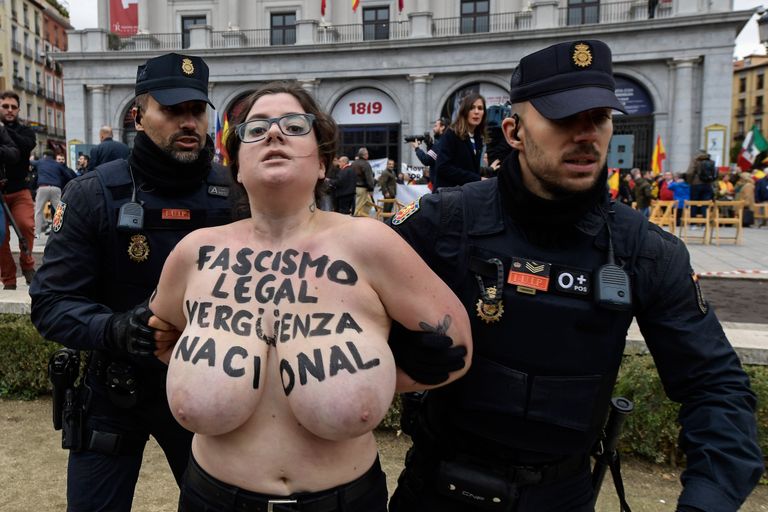 Hispaania politsei arreteeris Madridis fašistliku diktaatori Francisco Franco surma-aastapäeva sündmusel naiste protestiorganisatsiooni Femen aktiviste