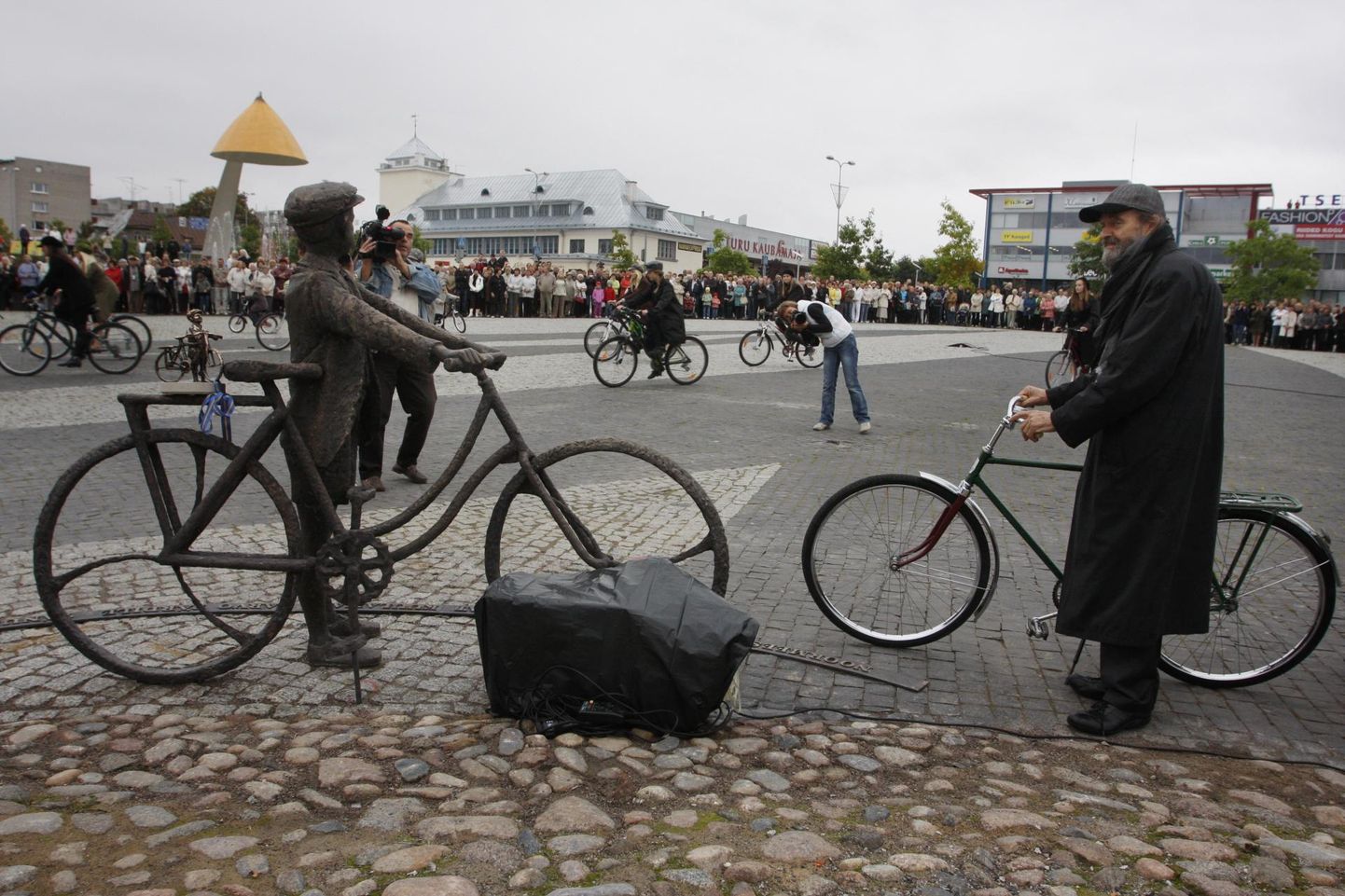 Kaks jalgratturit. Foto on illustratiivne.