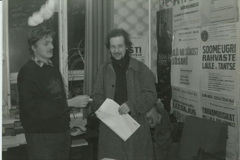 Jaak Prozes (vasakul) ja Andres Heinapuu Fenno-Ugria kontoris Roosikrantsi tänaval 1991