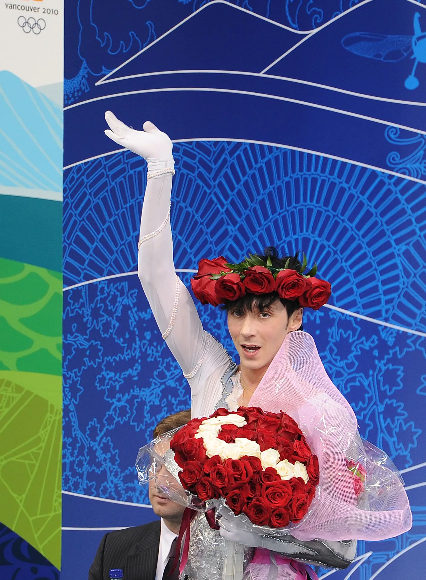 Oma veidrate riiete ja kummalise käitumisega palju tähelepanu teeninud ameeriklane Johnny Weir sai kuuenda koha.