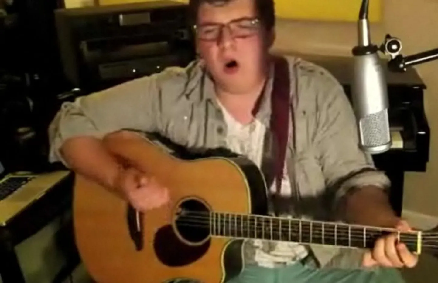 Omapärane versioon loost «Sexy and I know it»