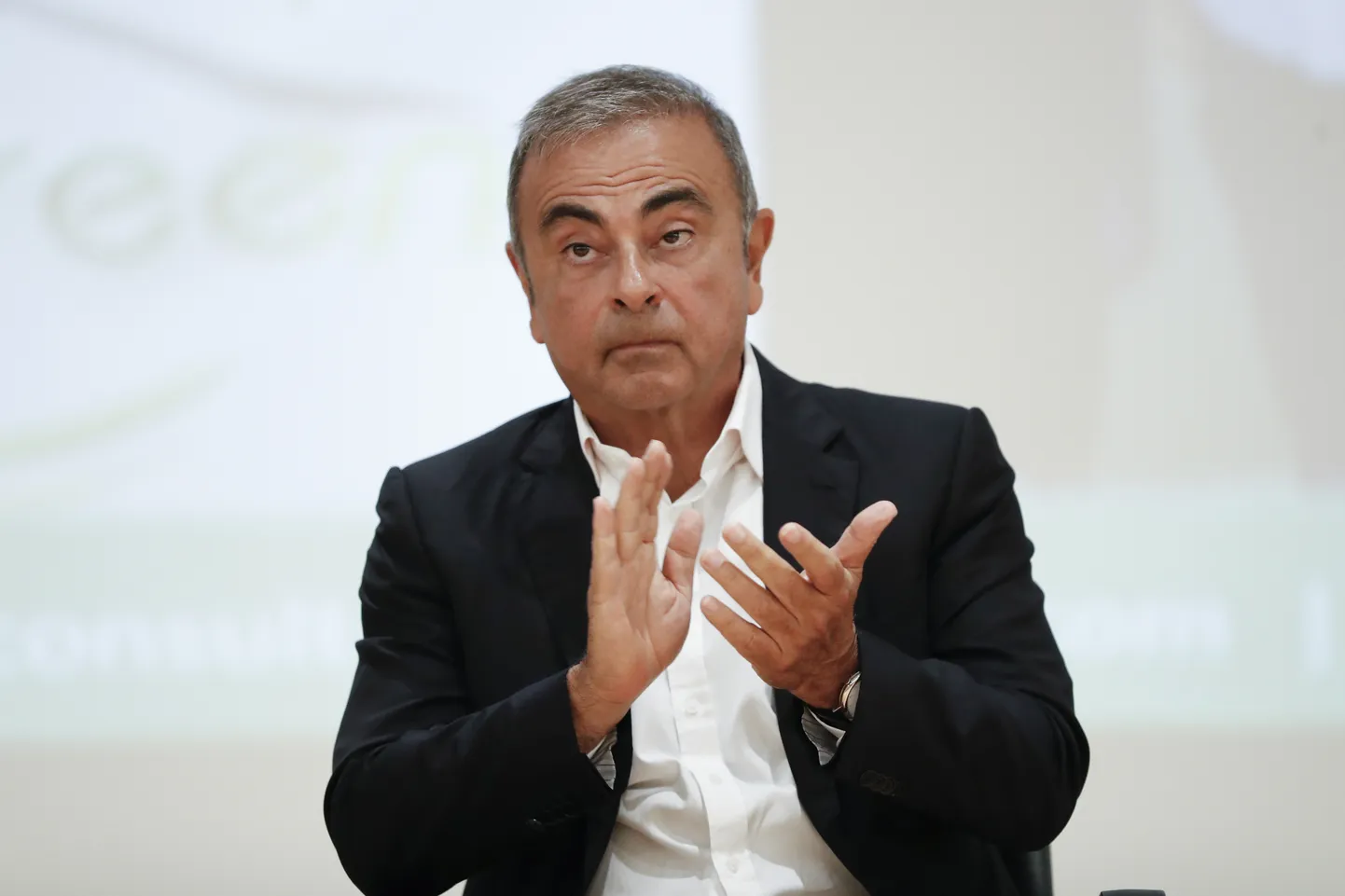 Karloss Gosns