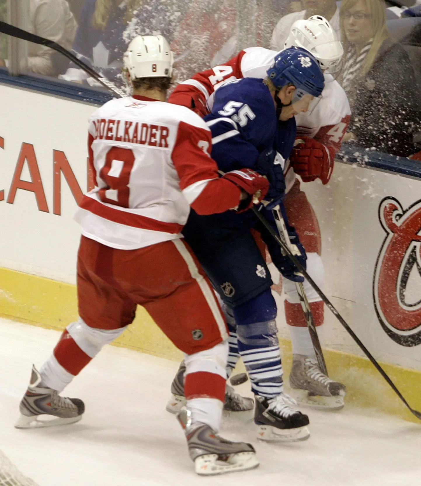 Toronto Maple Leafs ja Detroit Red WIngs võitluses.
