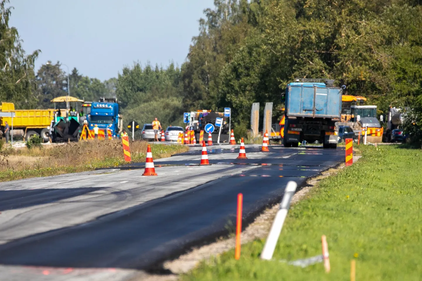 Arkna teel käib teekatte freesimiseks ette valmistamine ja freesimine ning seal on liiklus oluliselt häiritud nädala lõpuni.