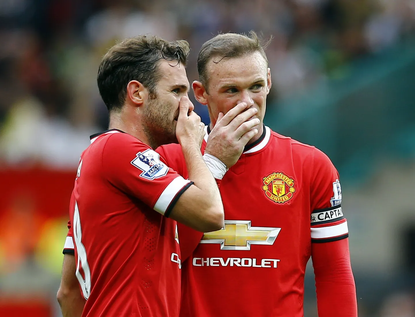 Wayne Rooney ja Juan Mata hooaja avamängus.