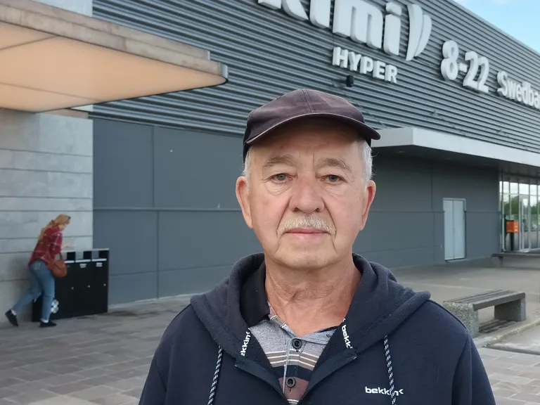 Пенсионер Михаил рассказал, почему не может голосовать в Эстонии и поделился своим отношением к центристам и Айво Петерсону.