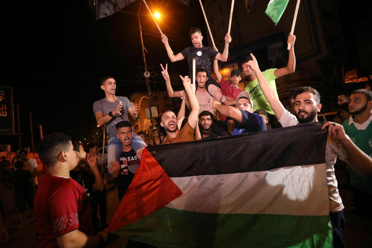 Gaza palestiinlased tähistasid eile relvarahu väljakuulutamist ja sõjategevuse lõppu.