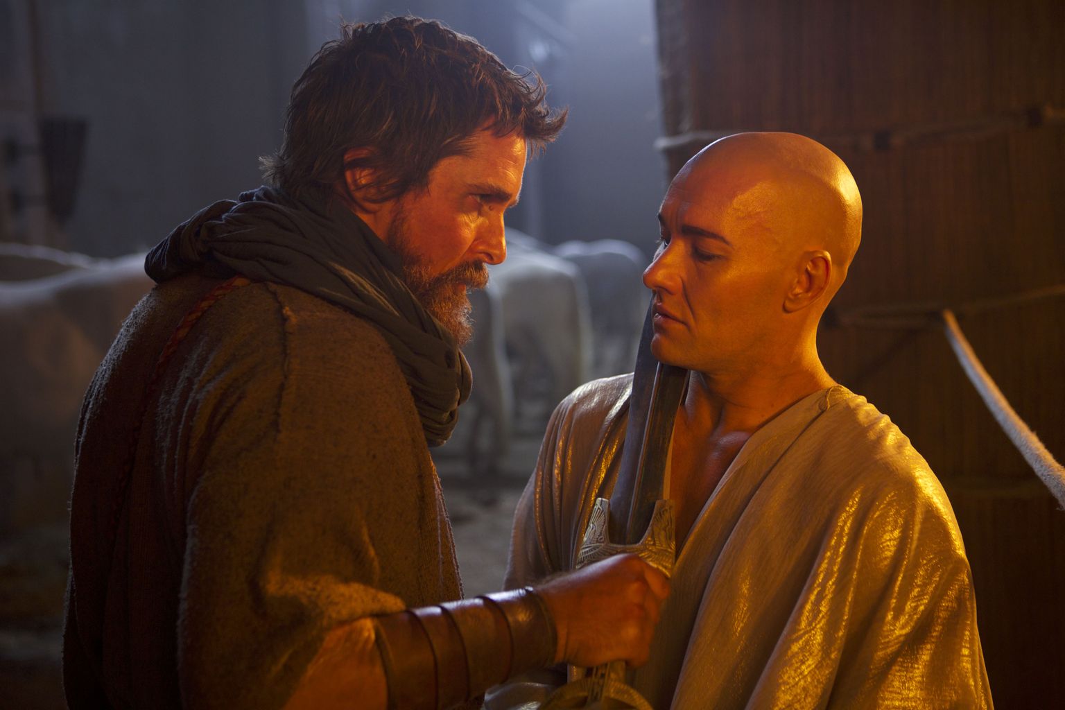 Mooses (Christian Bale) ähvardab vaarao Ramsest (Joel Edgerton).