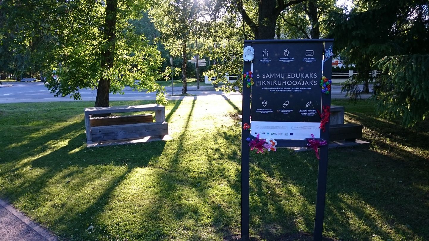 Rohelise Liikumise infostendid jagavad keskkonnasõbralikke nippe Rannapargis, Veteranide pargis ja Annemõisa pargis.