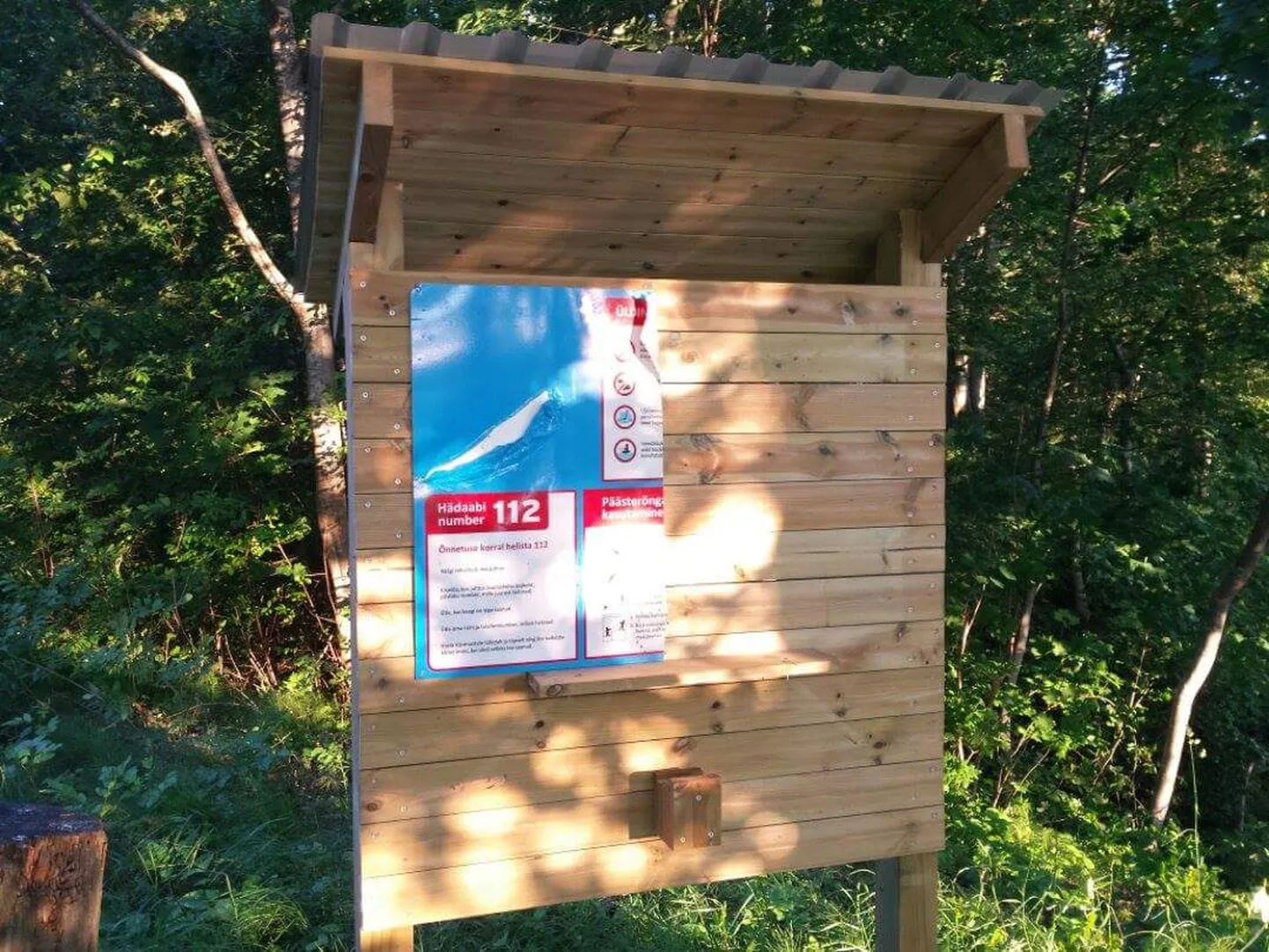 Sindis lõhuti kohaliku tuletõrje seltsi poolt paigaldatud veeohutusstend.