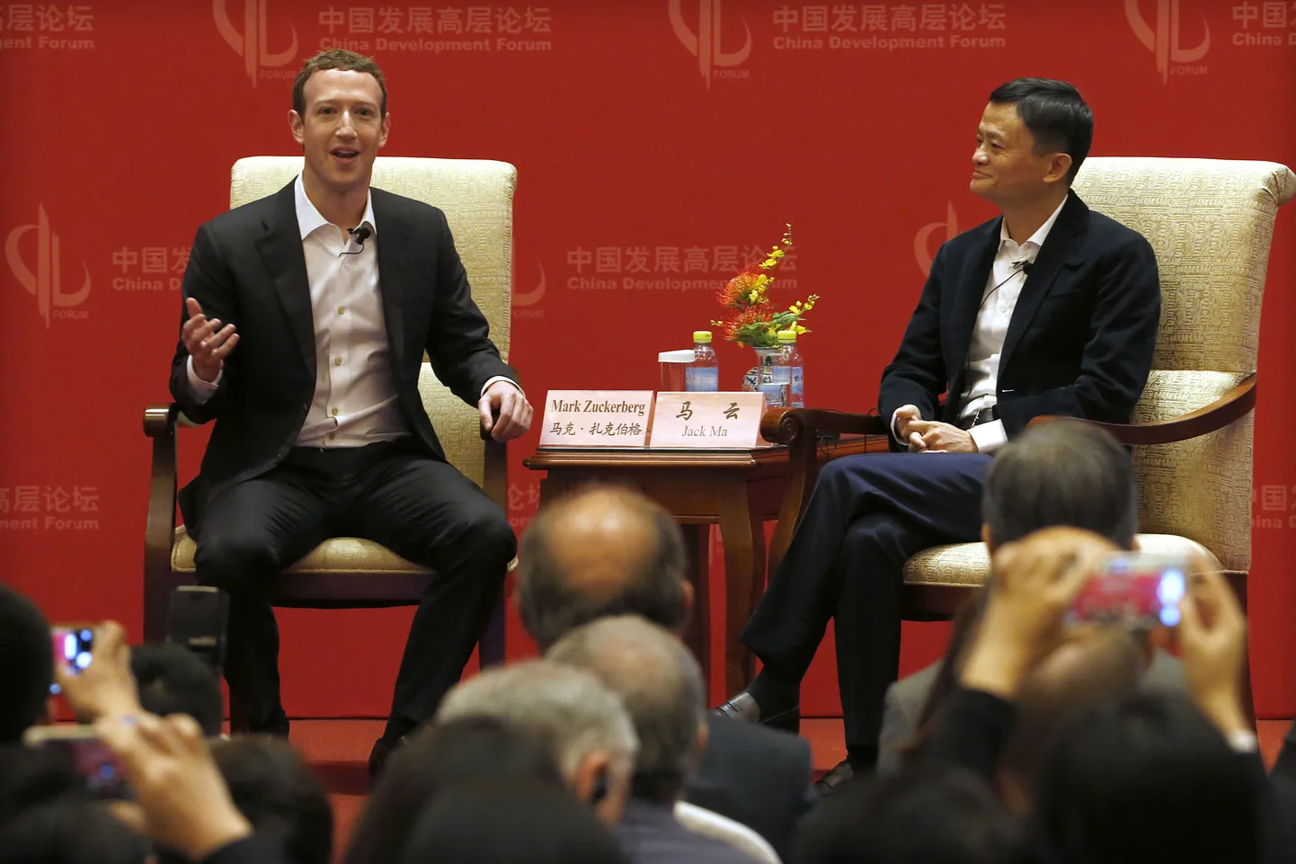 Facebooki juht Mark Zuckerberg ja Alibaba juht Jack Ma Hiina Arengu Foorumil.